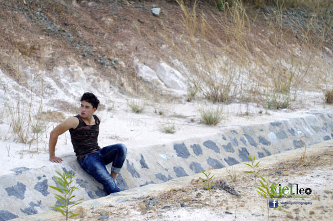 Chinh Nguyễn cá tính áo lính